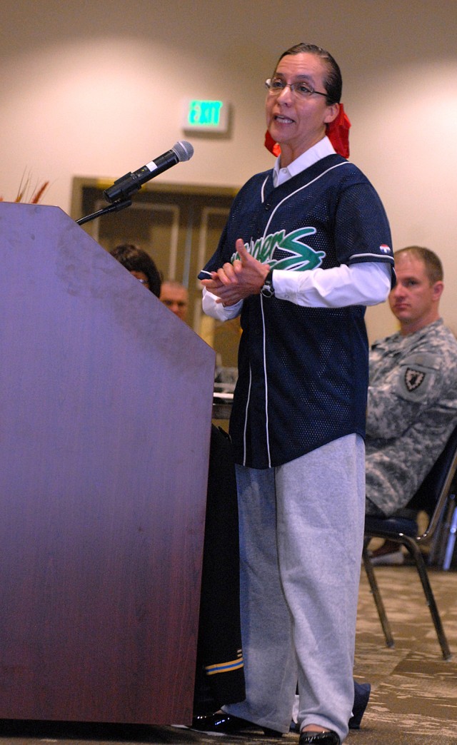 Speakers share life stories at Hispanic event