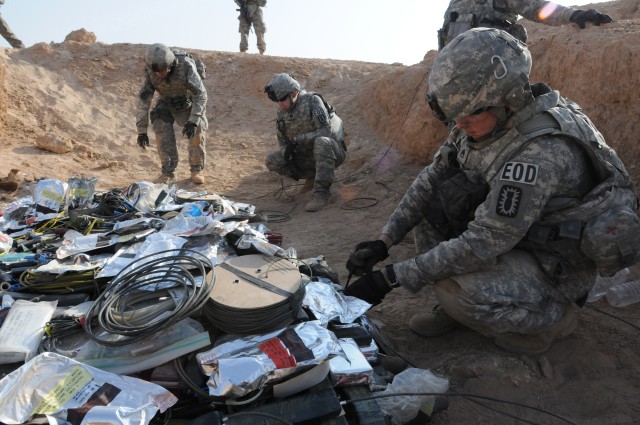 EOD Soldiers at work