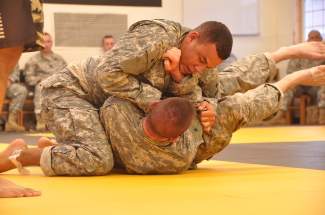 California National Guard Soldiers compete in the 2011 Best Warrior ...