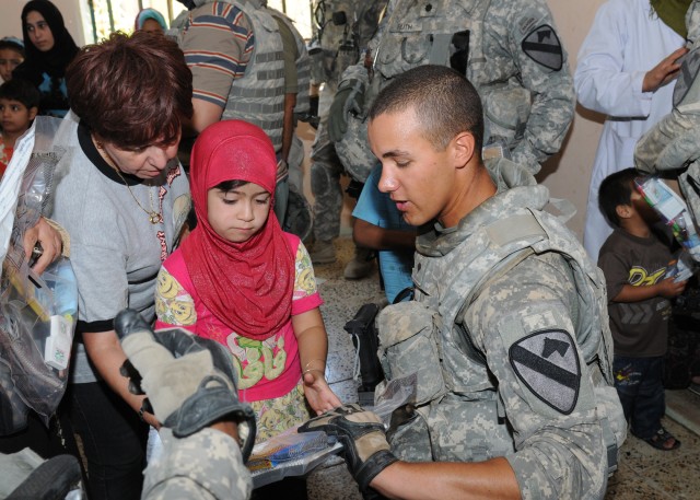 Troops visit children in Tikrit