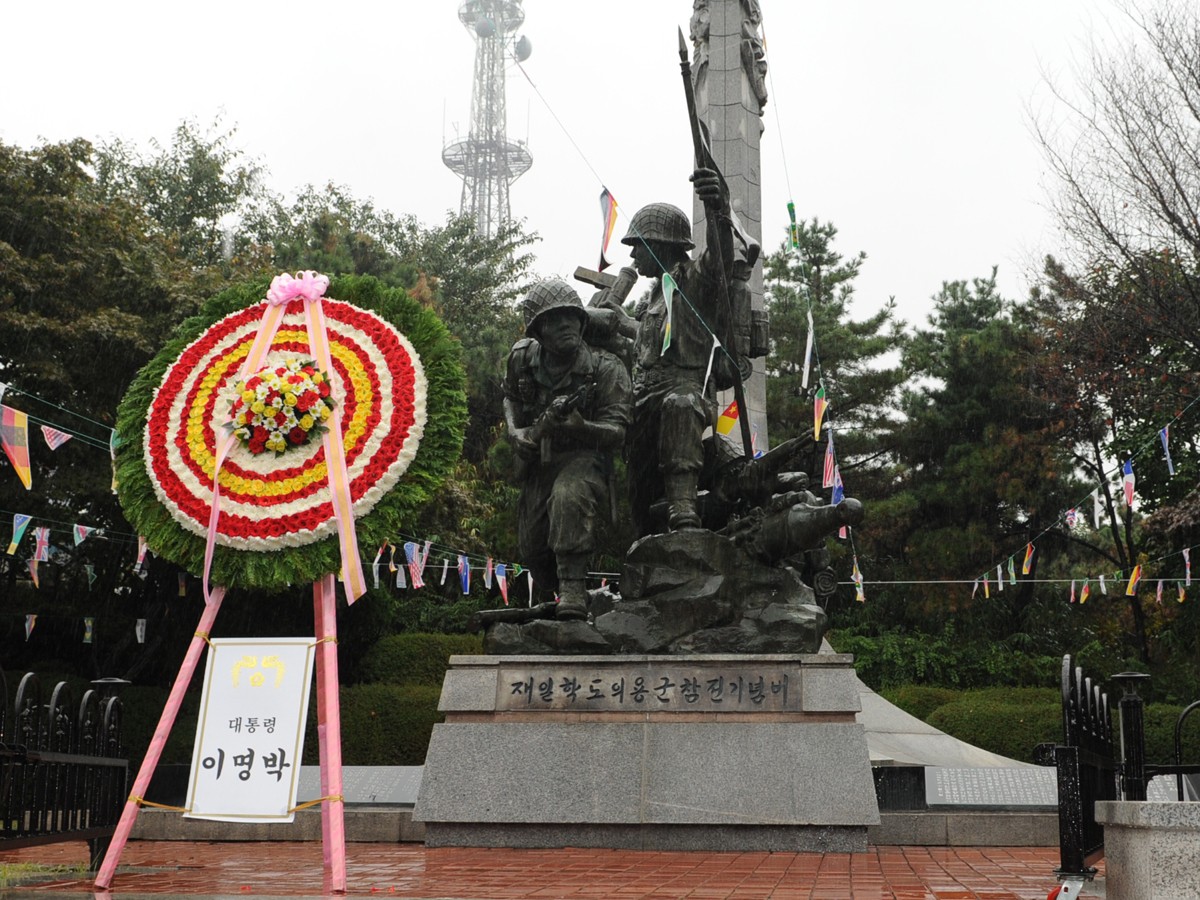 Society honors Korean student volunteer troops | Article | The United ...