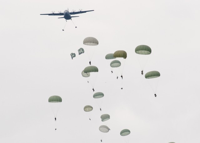 173rd Airborne drops in to Full-Spectrum Training Environment