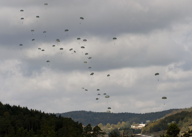 173rd Airborne drops in to Full-Spectrum Training Environment