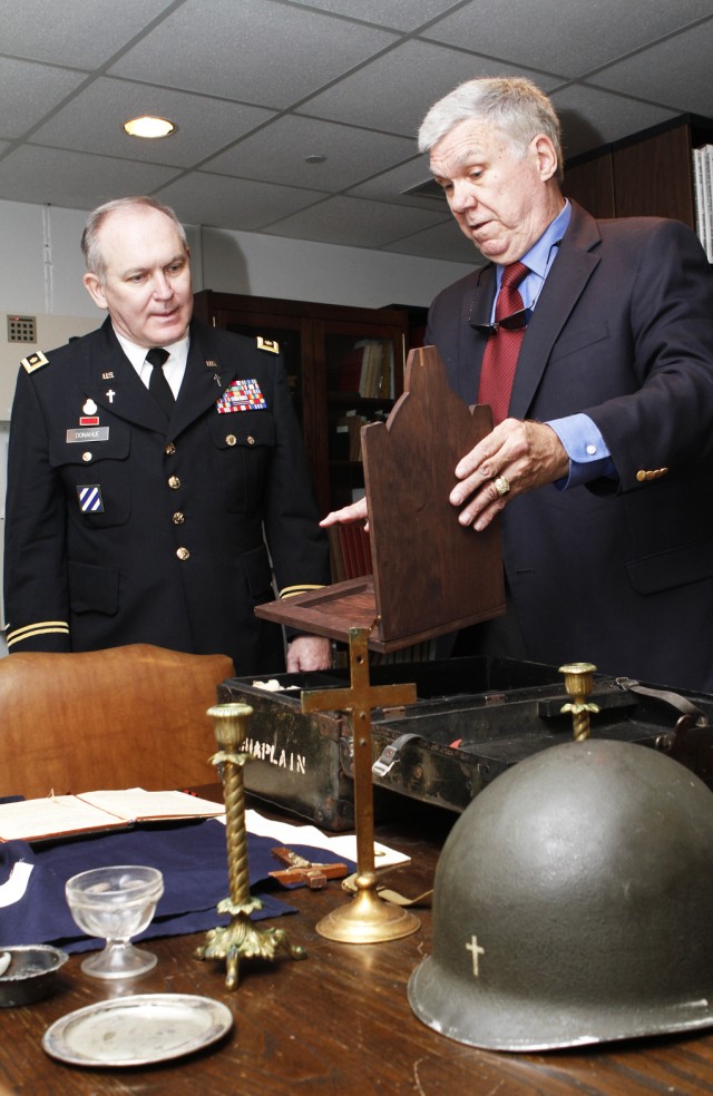 West Point grad donates WWII artifacts to museum