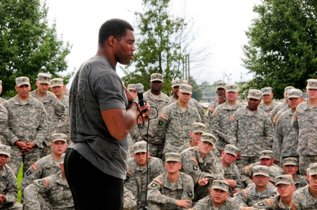 Herschel Walker shares personal adversity with Top Guns