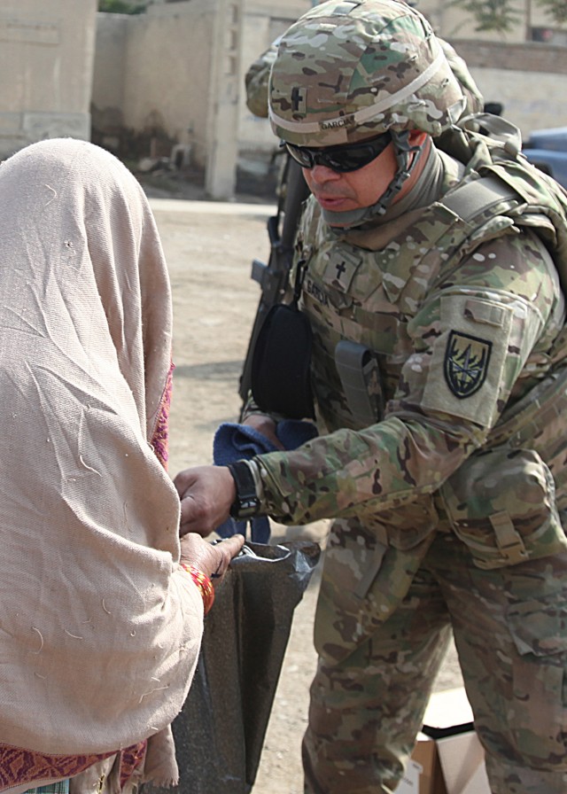 American, British troops team up, bring donations to Afghans in need