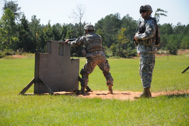 Rescue Mission: Drill sergeant saves Soldier from choking