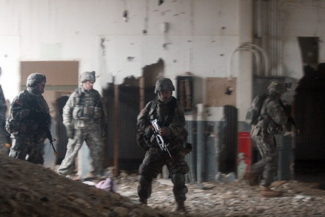 Alaska Sappers train on forced entry ops
