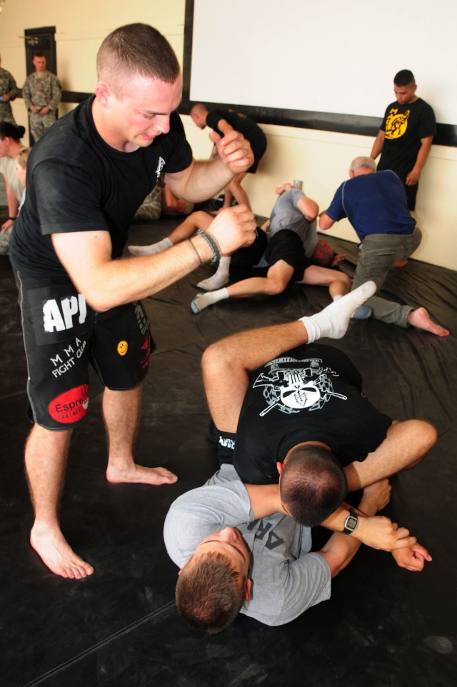 University of Minnesota wrestling coach J Robinson tours Kuwait to say thank you to 'Red Bull' soldiers