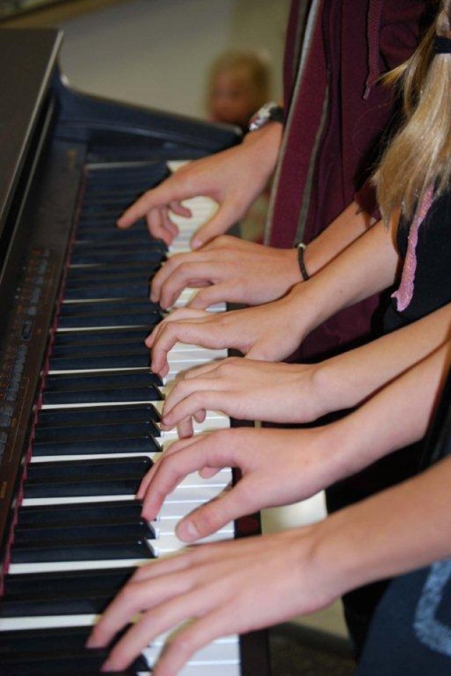 Baines Trio piano players
