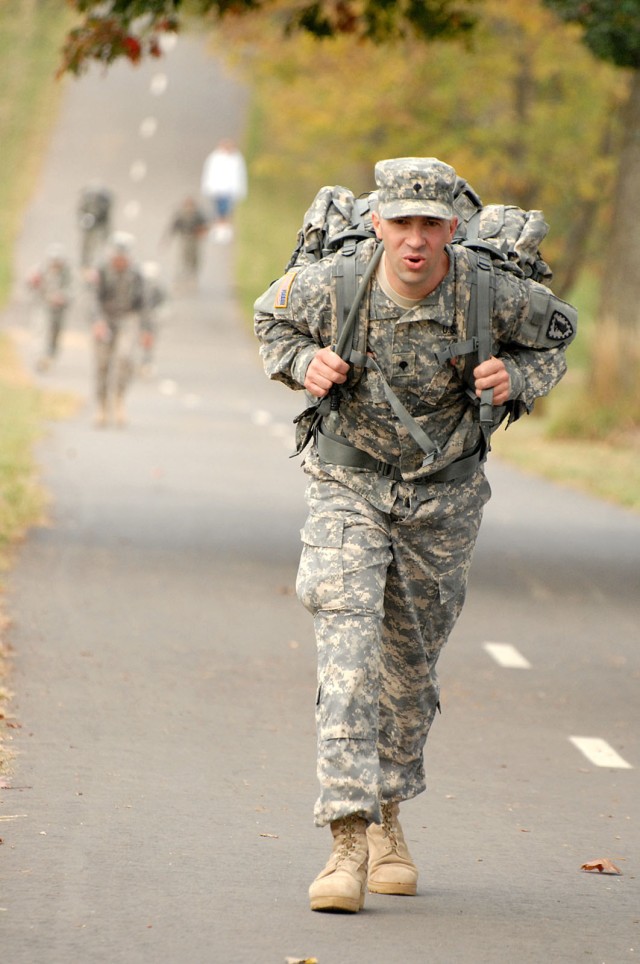 Soldiers vie for German military badge