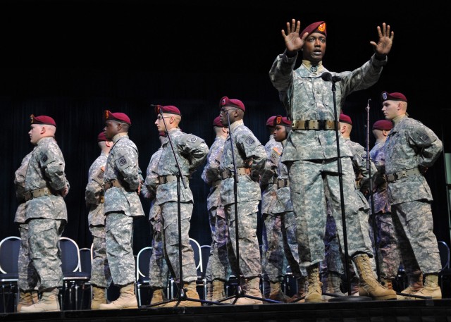 Former XVIII Abn. Corps command sergeant major, 10-miler teams honored at AUSA convention
