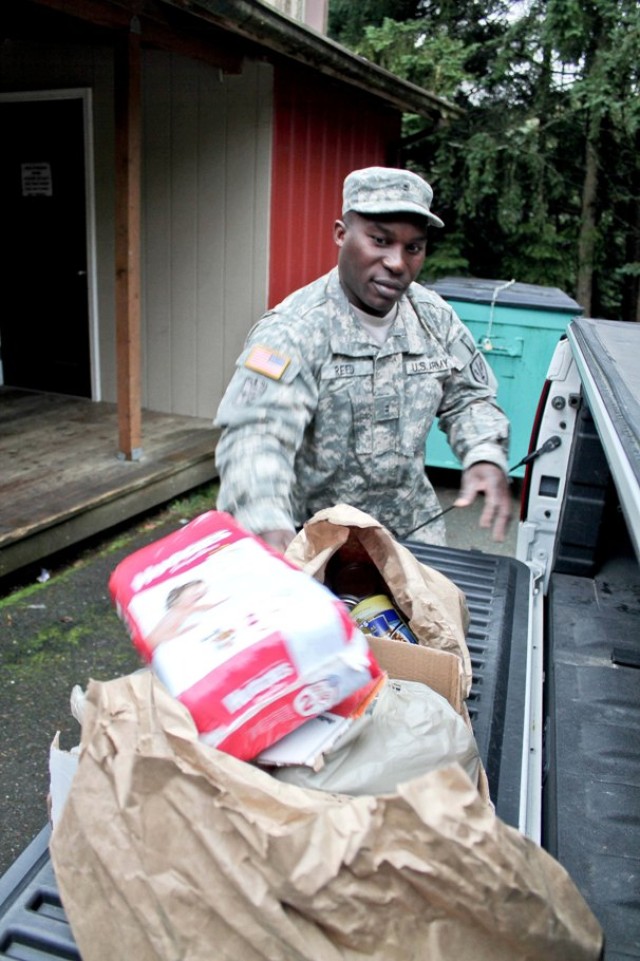 Soldiers prepare donations