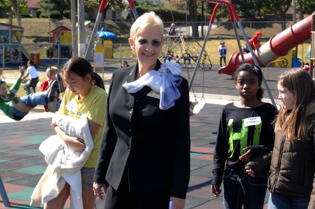 SAES greets First Lady of Georgia