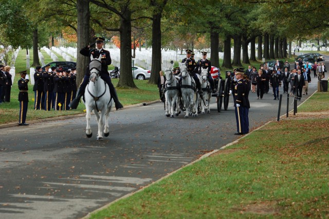 Old Guard Caisson Platoon carries WWII Airmen