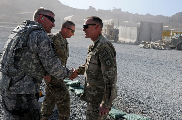 Sgt. Maj. of the Army meets with Arctic Wolves leadership