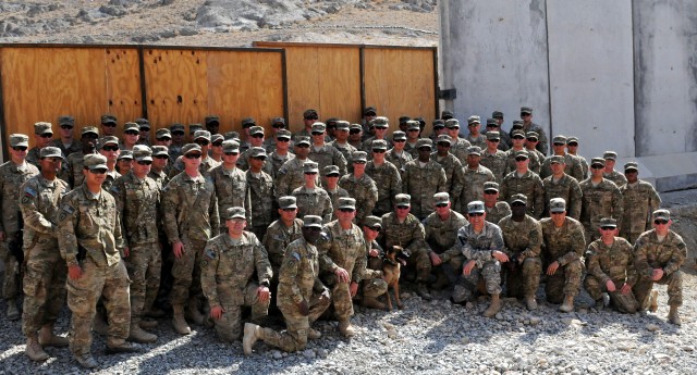 Sgt. Maj. of the Army meets with Arctic Wolves Soldiers and leadership