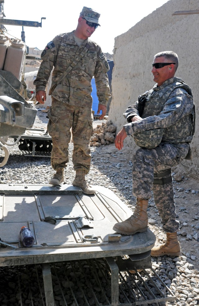 Sgt. Maj. of the Army speaks with Arctic Wolves Soldier about Strykers
