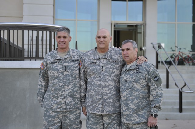 Odierno visits commands at Fort Bragg
