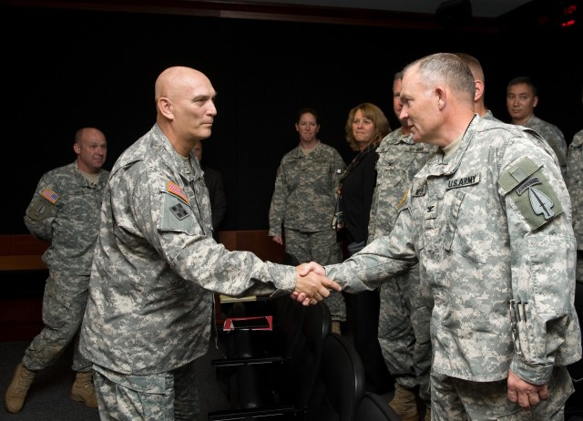 Odierno visits commands at Fort Bragg