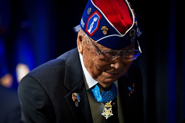 Nisei WWII Veterans receive Bronze Star