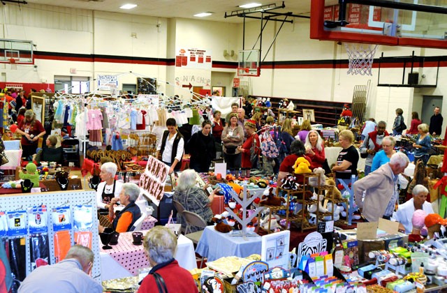 More than 75 vendors offer wares during Hollyday Mart