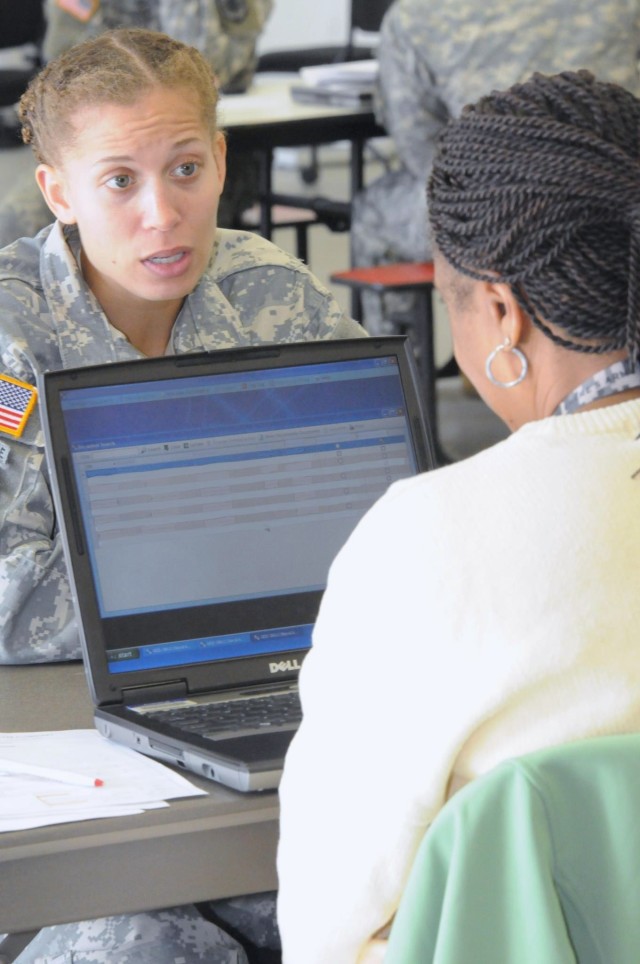 3200 Strategic Intelligence Group Hosts Soldier Readiness Processing