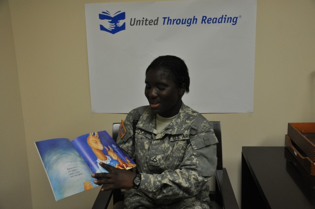 Soldiers stay 'United Through Reading'