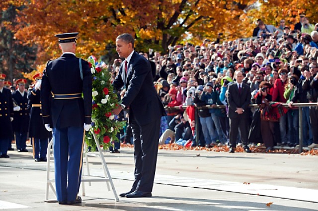 Obama lays wreath on Veterans Day 2011