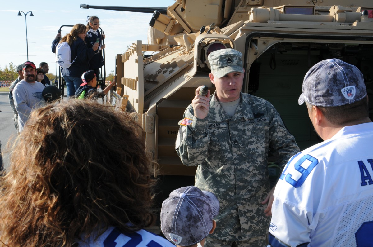 DVIDS - News - Dallas, Cowboys honor local military members with