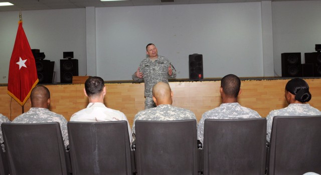 ECC commanding general visits 408th CSB