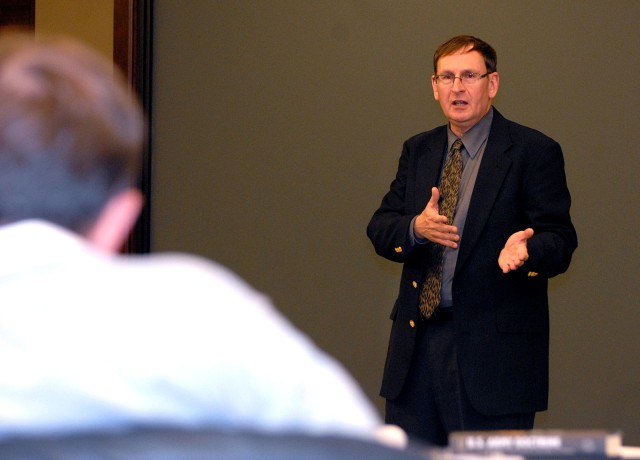 Doctrine expert talks to CGSC^staff, faculty