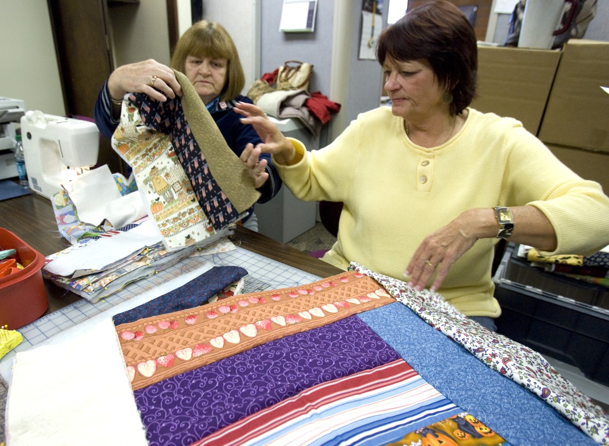 Quilts comfort children of deployed parents | Article | The United ...