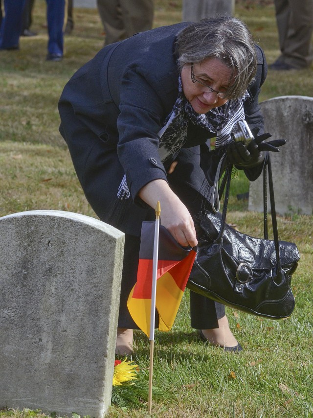 Wreath-laying ceremony recognizes POWs