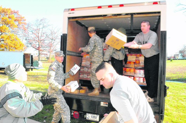 Soldiers share baskets of love