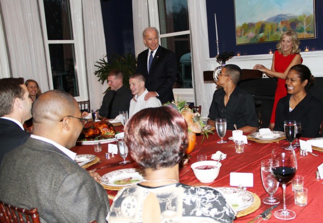 Bidens host holiday dinner for wounded warriors