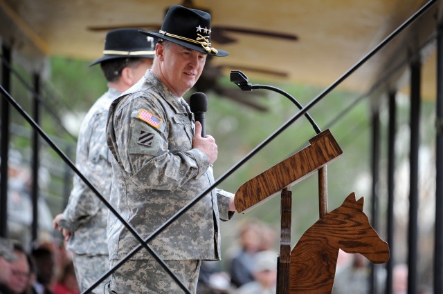 Vice Chief honors former Fort Hood command team at departure, retreat ceremony