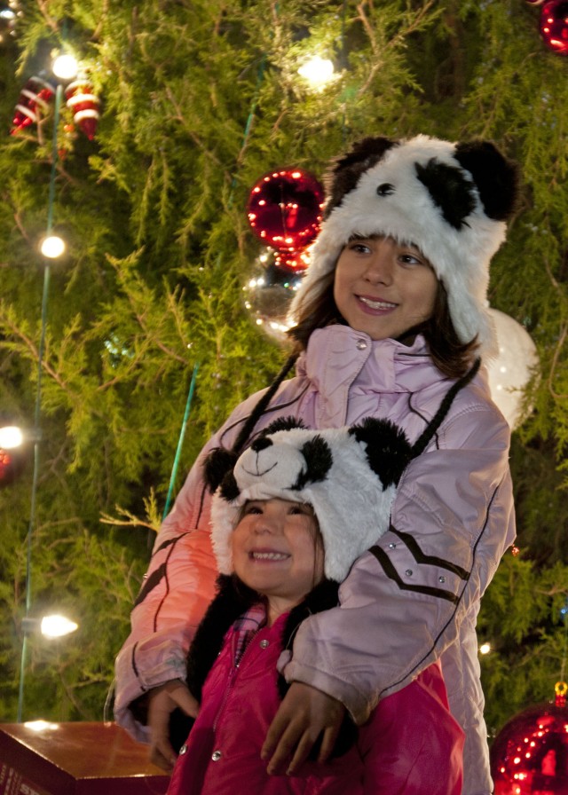 Families kick off the holidays at Fort Bragg Christmas Tree Lighting Ceremony