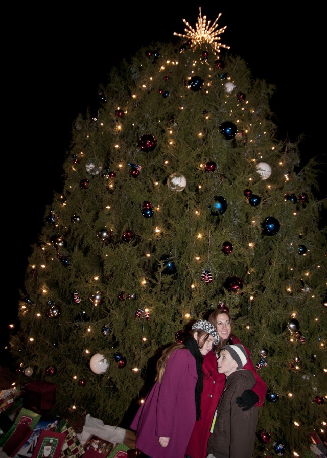 Families kick off the holidays at Fort Bragg Christmas Tree Lighting Ceremony