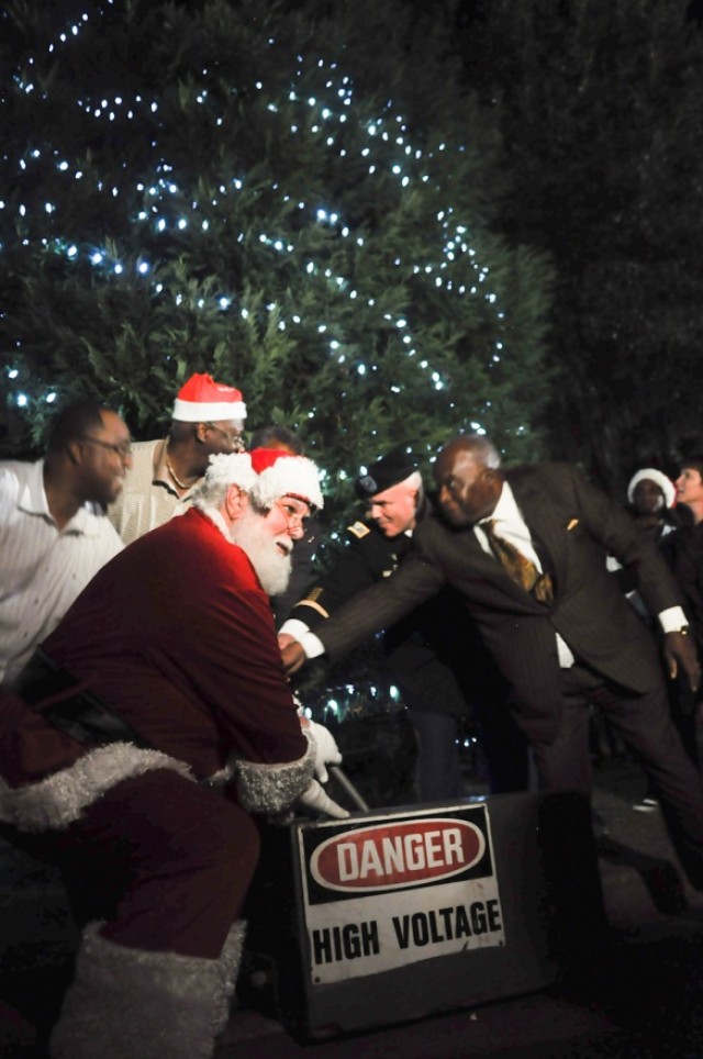 Community comes together during 'Christmas in the Park'