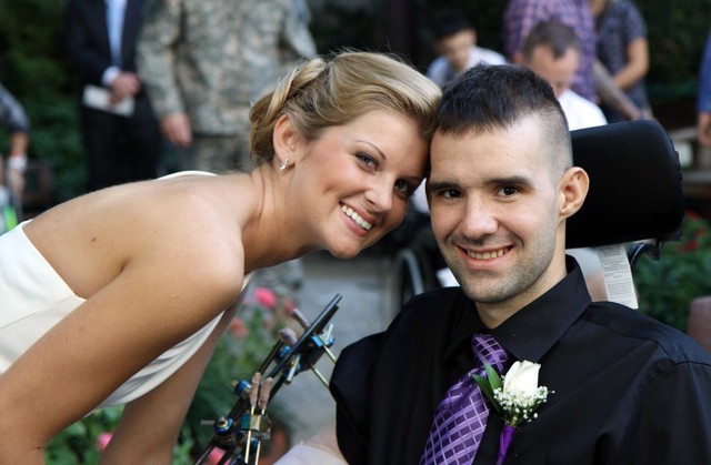 Wounded Stryker NCO weds at Walter Reed