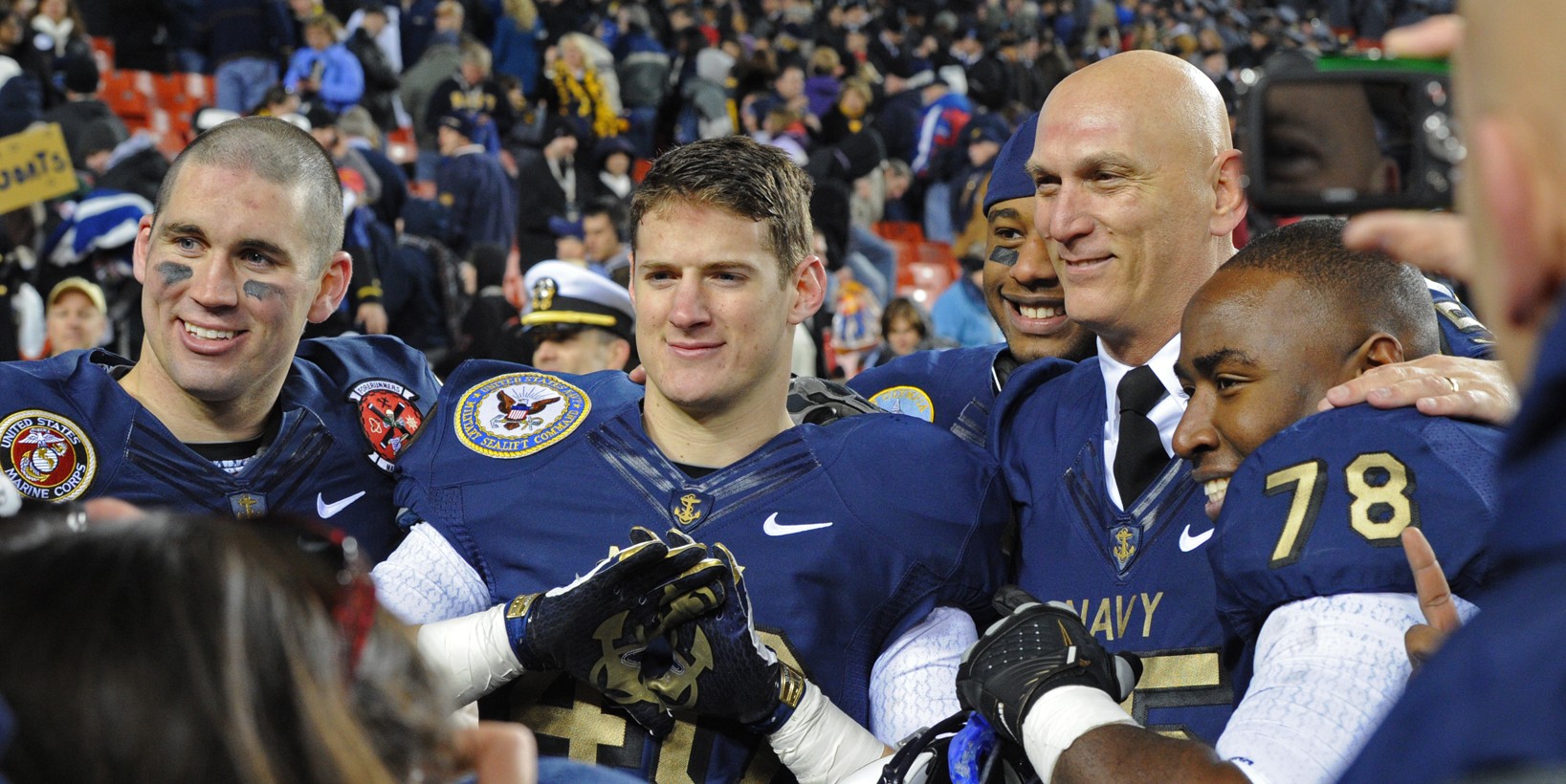 Odierno Visits Midshipmen At 2011 Army Navy Game Article The