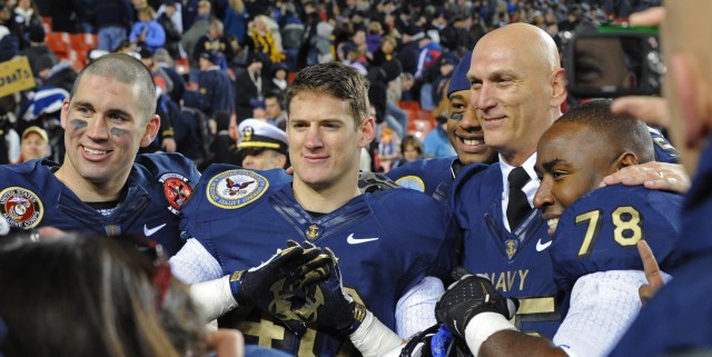 Odierno visits midshipmen at 2011 Army-Navy Game
