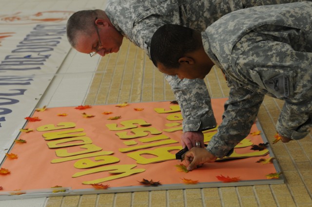 Soldiers serve Thanksgiving dinner to parents, students at Bliss Elementary