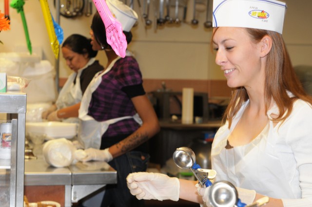 Soldiers serve Thanksgiving dinner to parents, students at Bliss Elementary