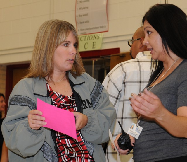 Soldiers serve Thanksgiving dinner to parents, students at Bliss Elementary