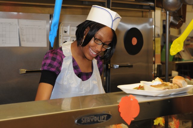 Soldiers serve Thanksgiving dinner to parents, students at Bliss Elementary