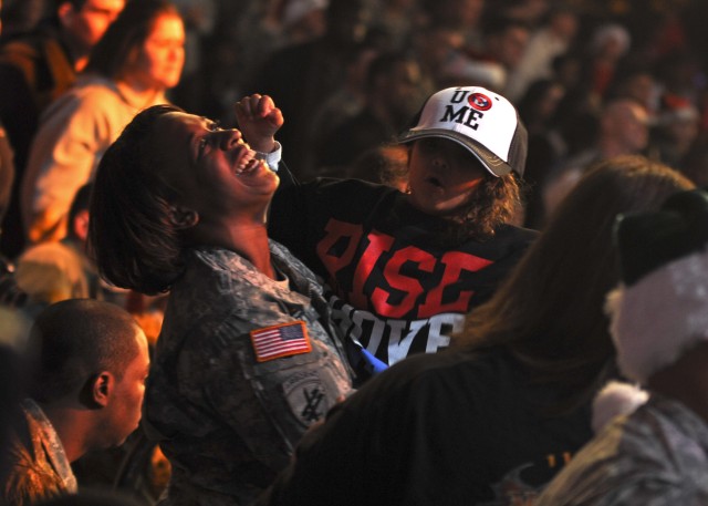 WWE Superstars, Divas surprise Soldiers at work