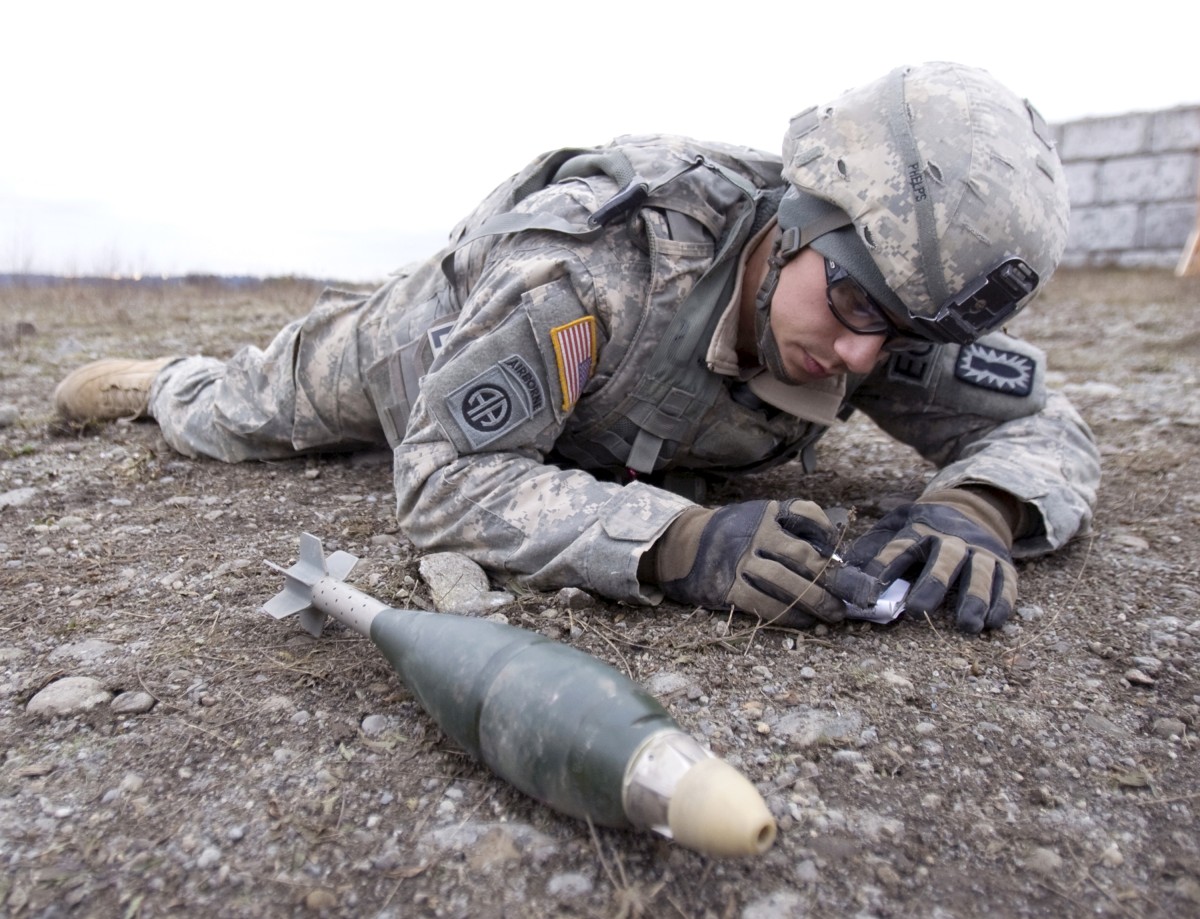 Explosive Ordnance Disposal Soldiers learn leadership skills | Article ...