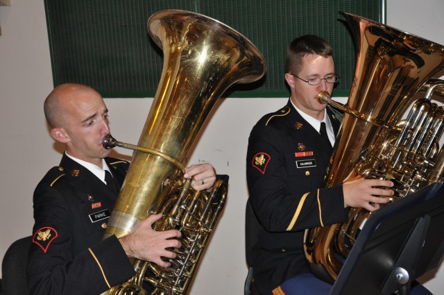 FORSCOM Band, Fayetteville Symphonic Band perform rousing joint Holiday Concert